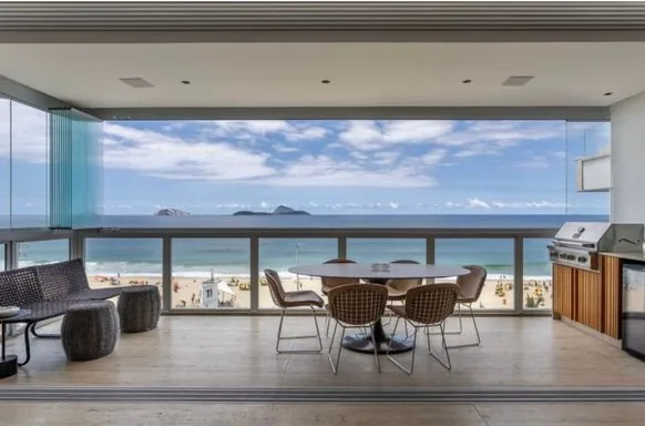 Delfim Moreira, 280 m² de frente para a praia do Leblon