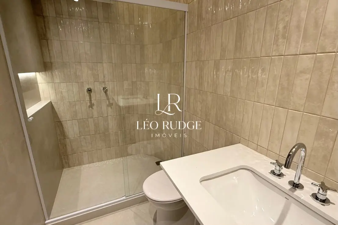 Apartamento quadra da praia em Ipanema, 180 m² e 3 suítes — banheiro
