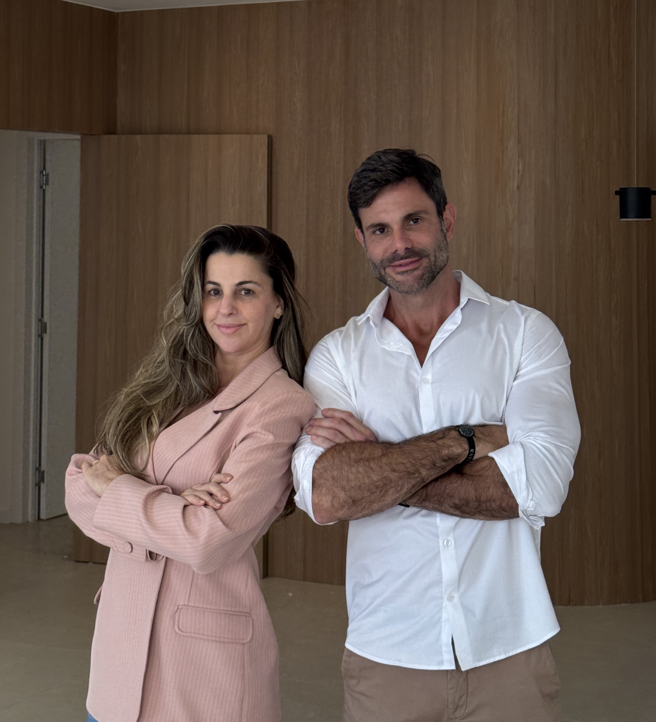 Léo Rudge e Bybi Prime, corretores de imóveis CRECI-RJ 98470