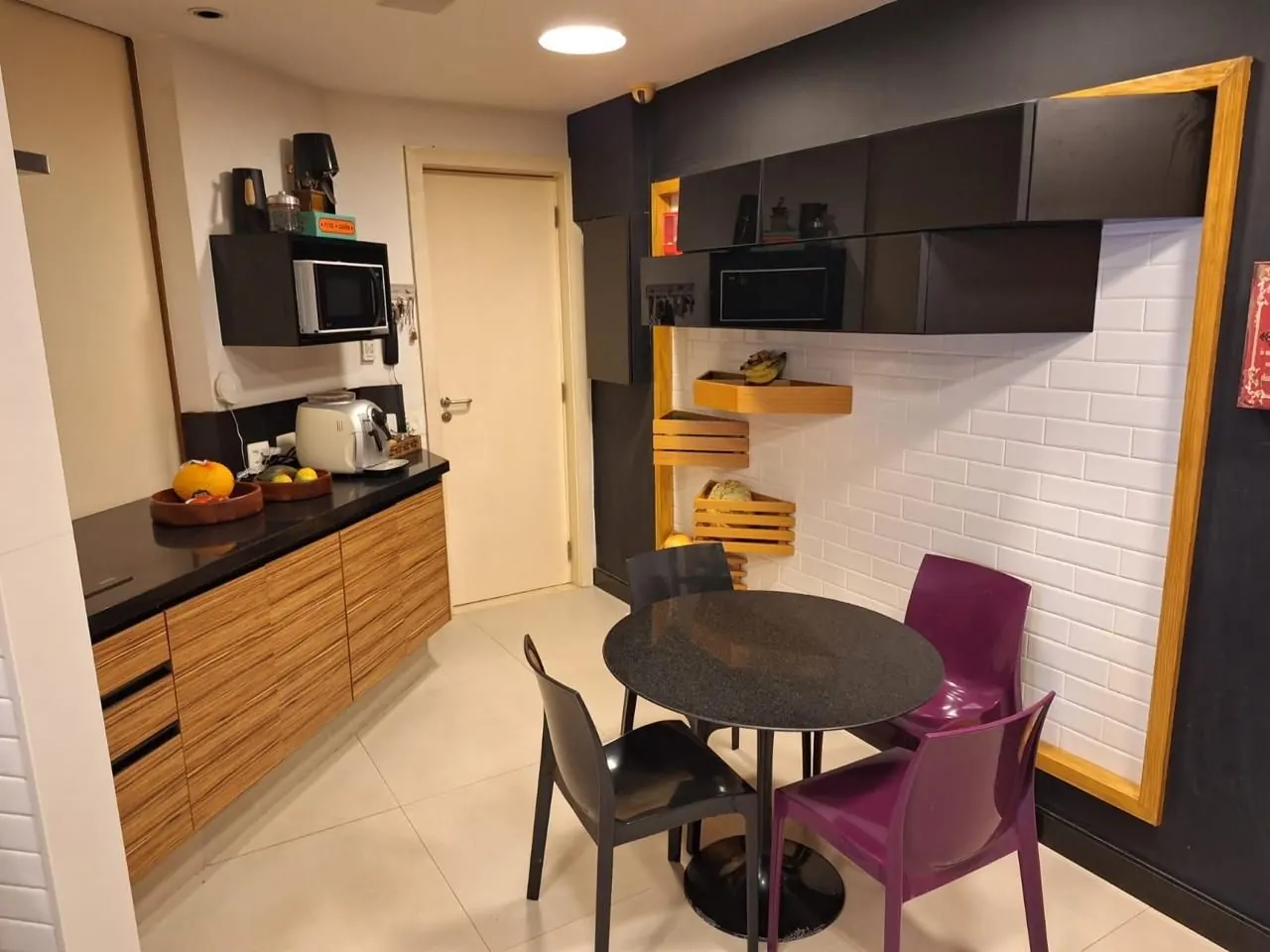 Copa integrada à cozinha