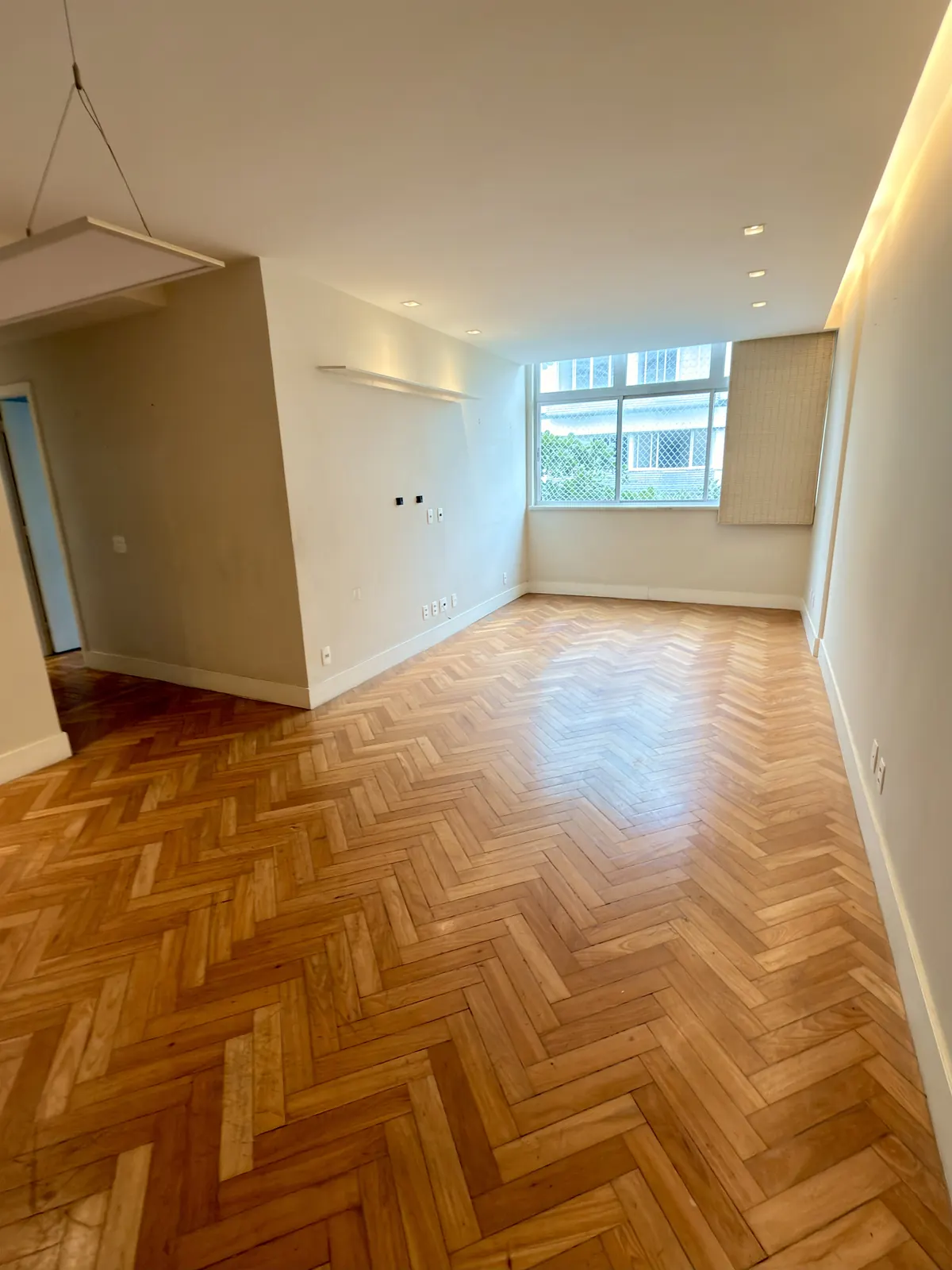 Sala do apartamento na Venâncio Flores, Leblon