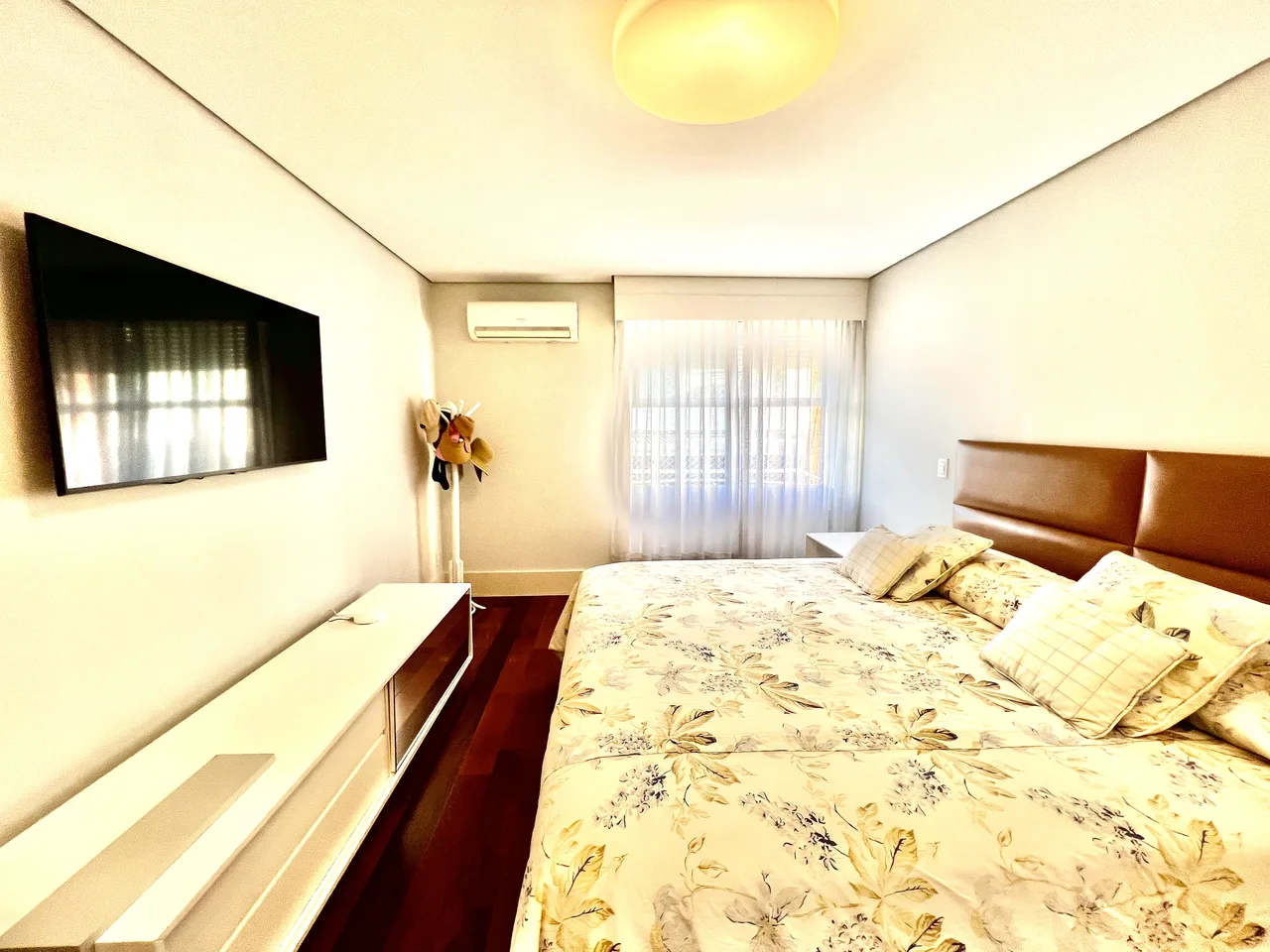 Suíte com cama de casal